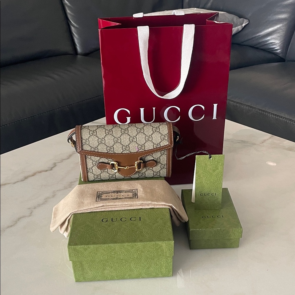 Gucci cross body purse